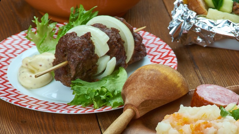 berenklauw with herbed mayo side